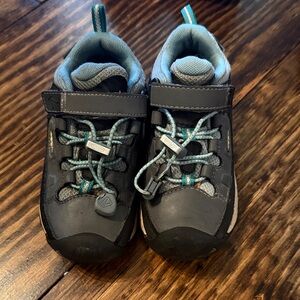 Unisex keen hiking shoes/boots size 10